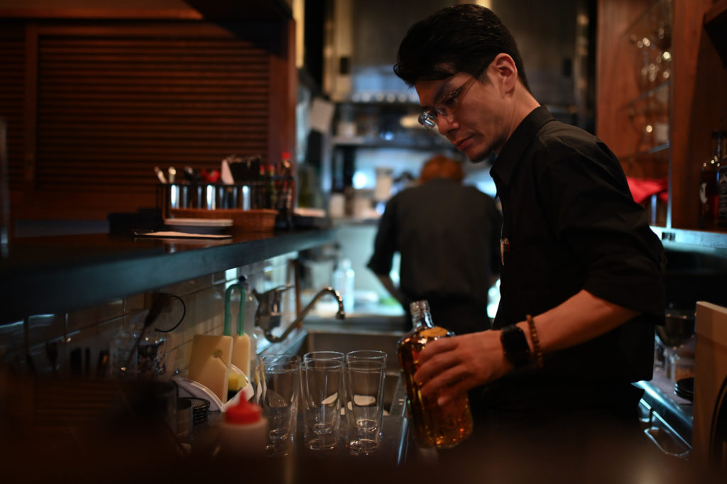 バー(BAR)のおしゃれな店舗外観、看板デザイン (10)