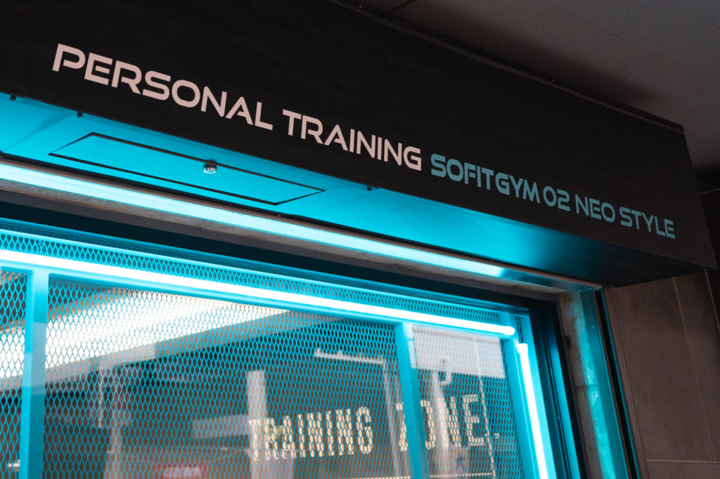おしゃれなパーソナルジム内装・看板デザイン (23)